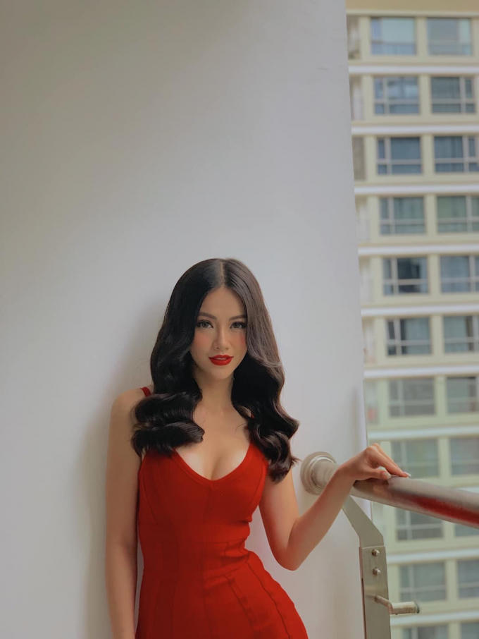 “Mỗi ngày một gương mặt” mà dân mạng đặt ra nghi vấn Phương Khánh “lạm dụng” phẫu thuật thẩm mỹ.