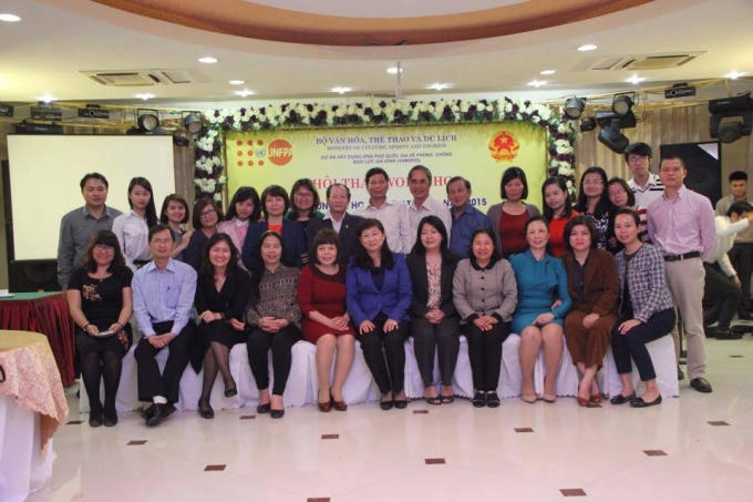 Tạ Bích Hồng trong hội thảo xây dựng ứng phó quốc gia về bạo lực gia đình do Bộ Văn Hóa Thể Thao Và Du Lịch kết hợp với Quỹ Dân Số Liên Hợp Quốc (UNFPA) tổ chức.