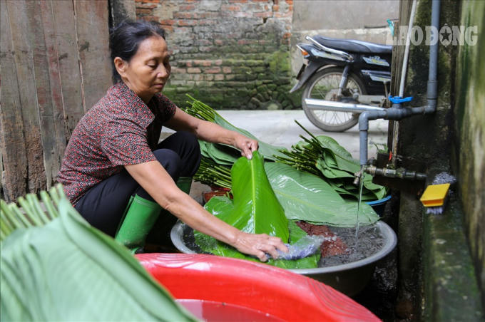 Với người dân Hùng Lô, gói bánh còn gói cả tình cảm với quê hương, trách nhiệm với các vị vua Hùng và những người đi trước nên mỗi chiếc bánh làm ra đều có trọn tình yêu, tâm huyết trong đó.