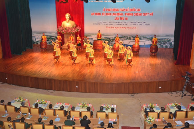 Tiết mục văn nghệ mở màn buổi Lễ phát động.