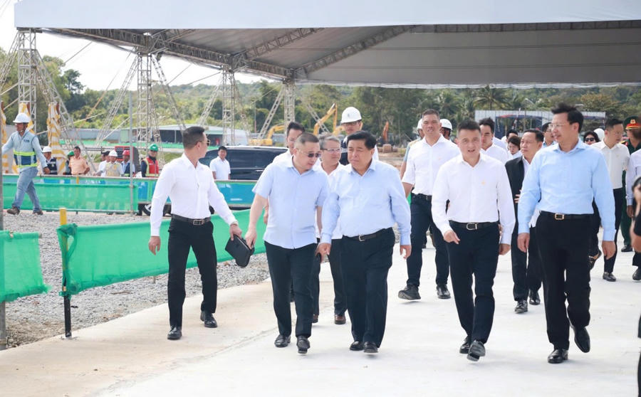 Phó Thủ tướng Chính phủ Nguyễn Chí Dũng kiểm tra Dự án đầu tư mở rộng Cảng hàng không quốc tế Phú Quốc, tỉnh An Giang