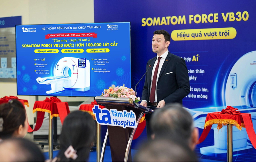 Ông Christopher Scholl phát biểu tại buổi lễ, đánh giá cao sự đầu tư công nghệ cao của Bệnh viện Đa khoa Tâm Anh. Ảnh: Bệnh viện Đa khoa Tâm Anh.