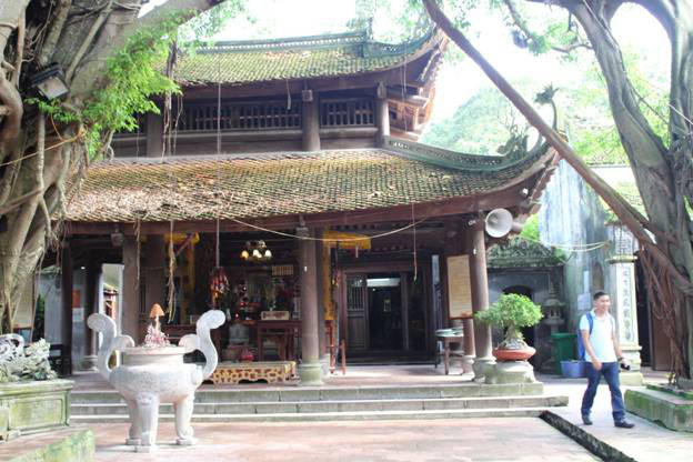 Đền Mẫu - nơi hai đối tượng thực hiện hành vi trộm cắp tài sản. Ảnh: Khánh Hòa.