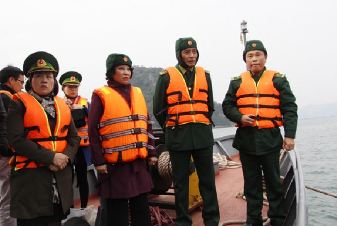 Bà Vũ Thị Thủy có mặt tại hiện trường chỉ đạo công tác cứu hỏa, cứu hộ.