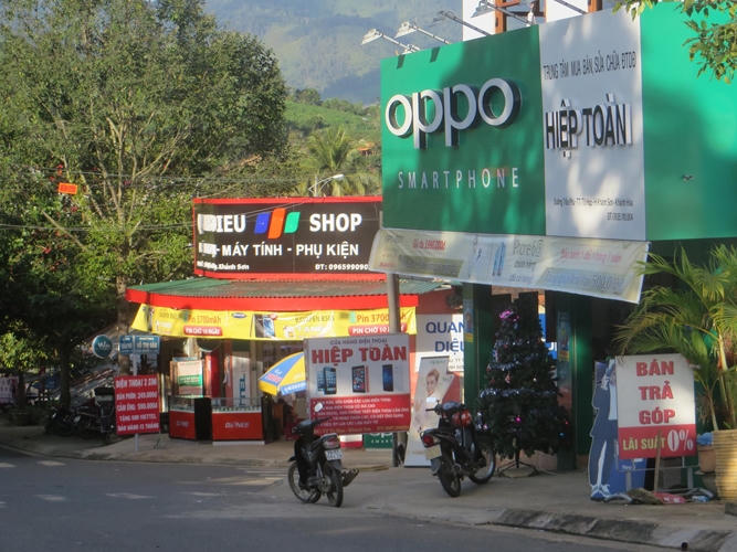 Các cửa hàng thi nhau áp dụng lãi suất 0%.