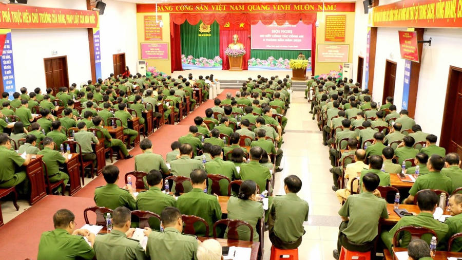 Toàn cảnh hội nghị.