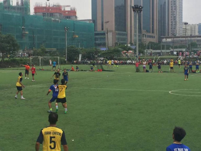 Trận đấu căng thẳng giữa FC Lốc Thanh Chương và FC Ngọc Sơn.