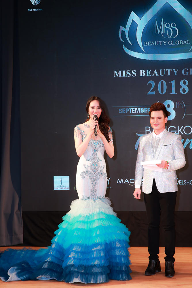 Người đẹp trong phần thi ứng xử.