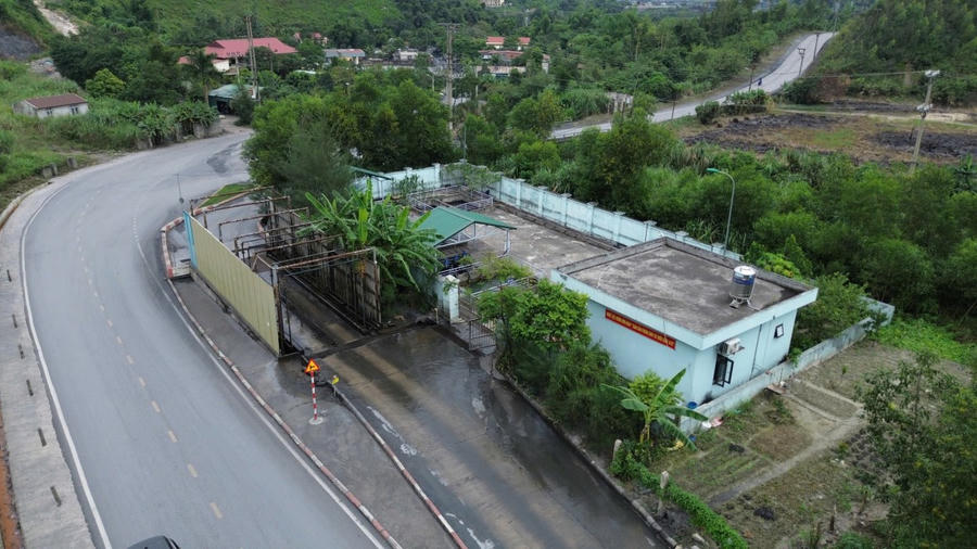 Công ty TNHH 1 thành viên Môi trường – TKV vận hành Trạm rửa xe tuyến Ngã Hai – Quốc lộ 18A khi chưa hoàn tất thủ tục thuê đất theo quy định.