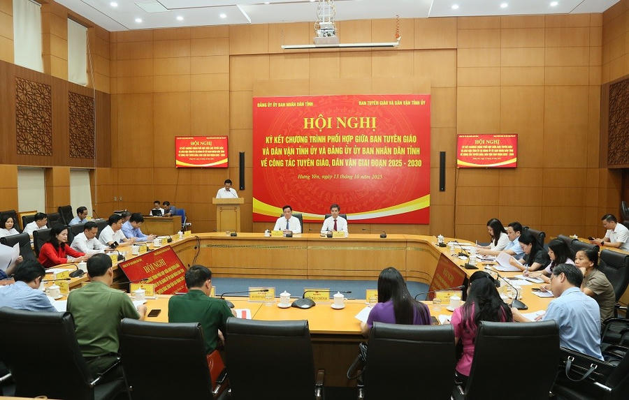 Toàn cảnh hội nghị ký kết.