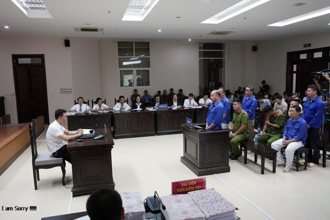 Tại Cơ quan điều tra, các bị cáo Nguyễn Hữu Tiến, Lê Thanh Hải, Nguyễn Mạnh Long và Dương Quốc Vương khai nhận từ ngày 1/1/2018 đến ngày 24/9/2018 được chia tổng số tiền là 46,4 triệu đồng. Trong đó, Tiến được hưởng 23,7 triệu đồng, Long được hưởng 11,6 triệu đồng Vương được hưởng 11,1 triệu đồng.