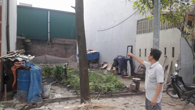 Kho nghi chứa hóa chất nằm rất sát nhà các hộ dân.