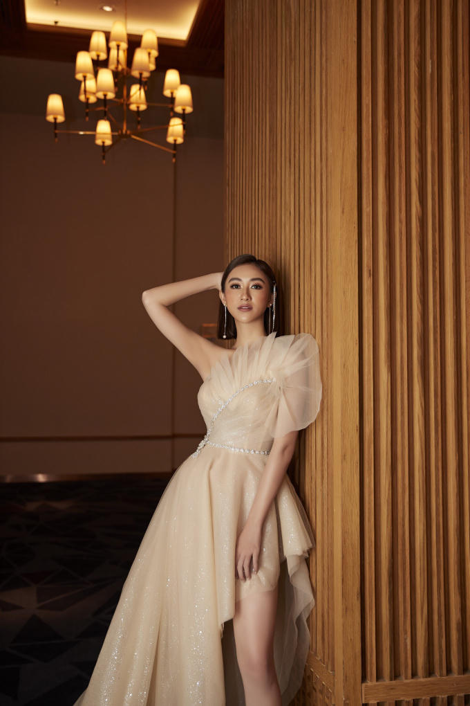 Một số hình ảnh Hà Thu tại sự kiện.