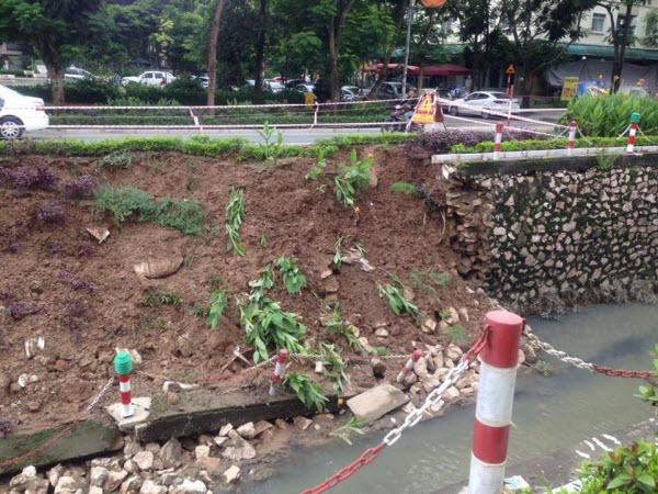 Tình trạng sụt lún diễn ra nghiêm trọng trên đoạn đuờng Nguyễn Cơ Thạch.