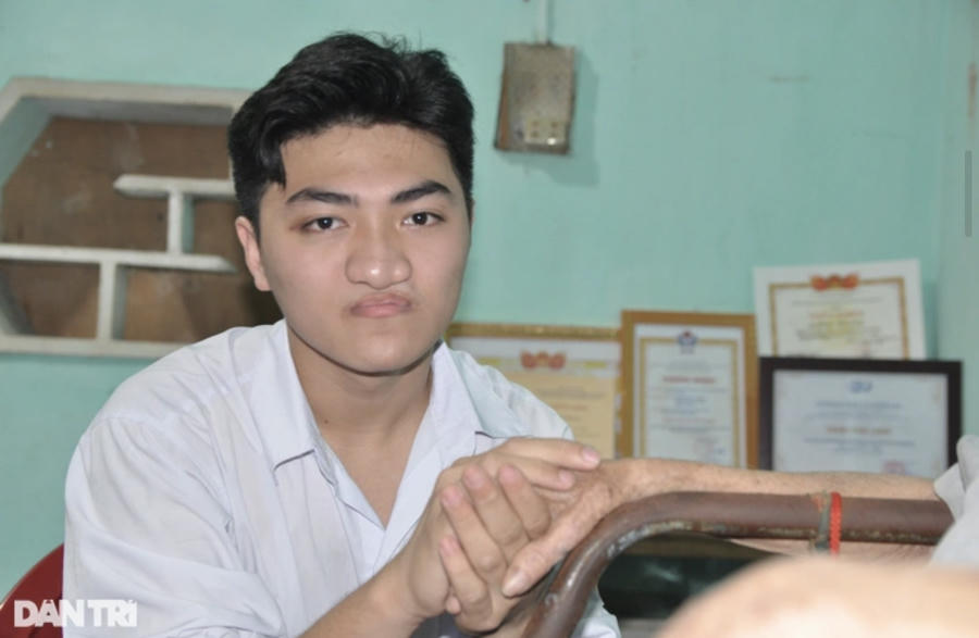 71F84B06-F4B2-4D15-9BA9-1F26B5A0CBFF.