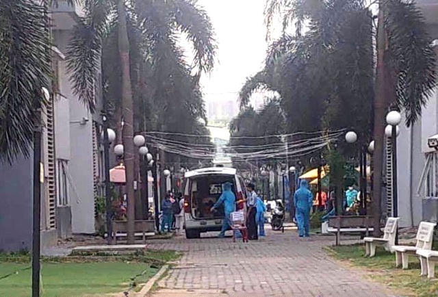 Cơ quan Y tế tỉnh Bình Dương có mặt tại chung cư phát hiện thanh niên mắc Covid-19.