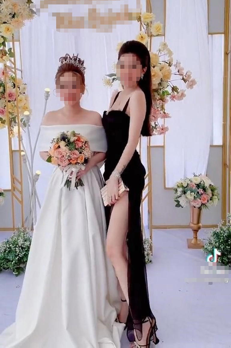 Bức ảnh cô nàng chụp cùng bạn thân (Ảnh cắt từ clip).
