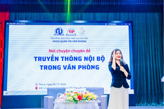 Bà Đỗ Thành Thoa, diễn giả chính trong chương trình Nói chuyện