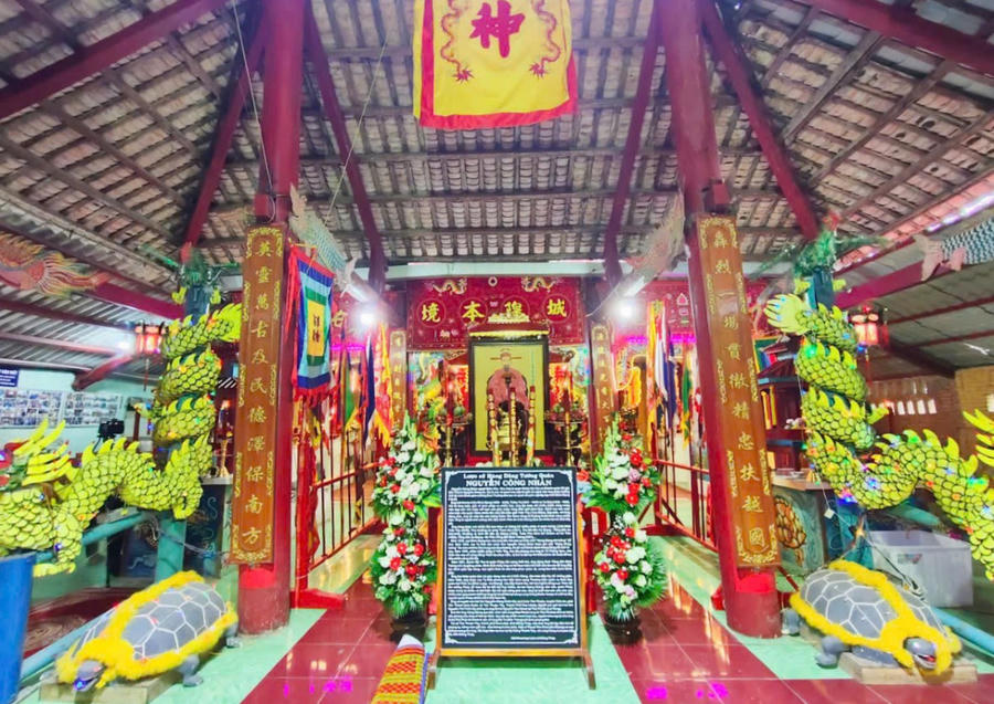 Quang cảnh bên trong Đình Tân Phước