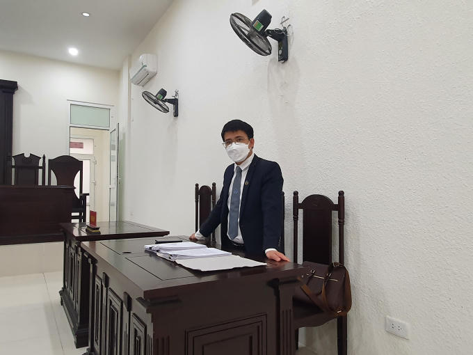 Luật sư Trần Xuân Thành, Công ty Luật sư TNHH Vũ Trần thuộc Đoàn Luật Sư Thành Phố Hà Nội tại phiên toà.