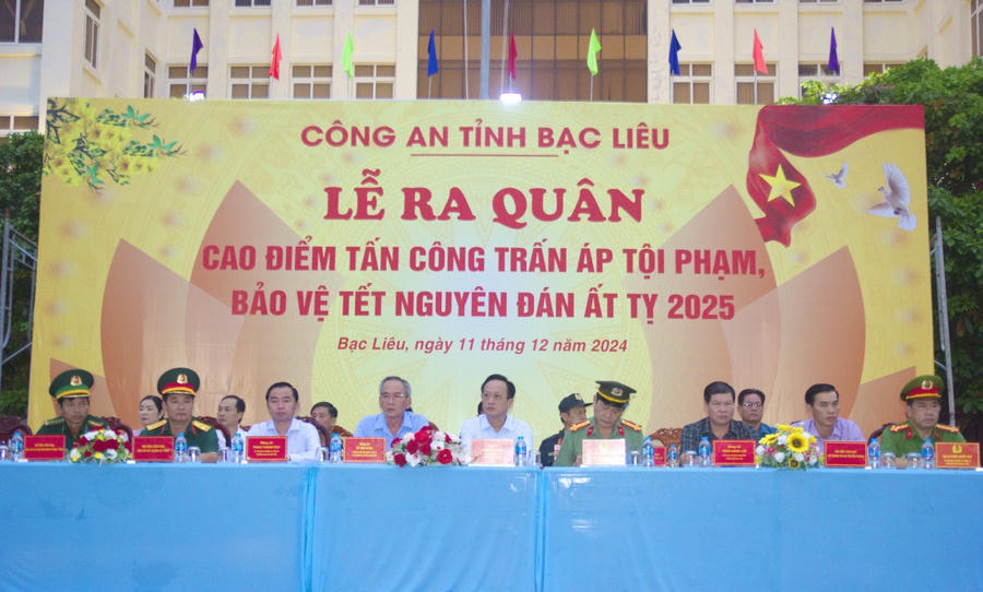 Lãnh đạo tỉnh Bạc Liêu, lãnh đạo Sở, Ban, Ngành, lãnh đạo thành phố Bạc Liêu tham dự lễ ra quân.