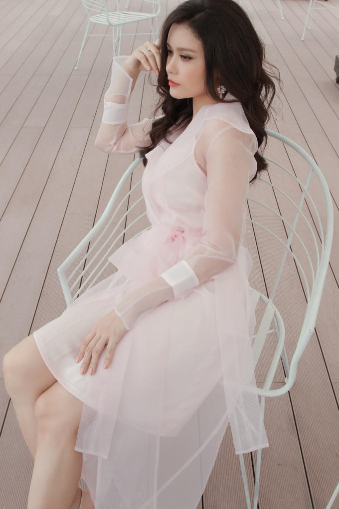 Trương Quỳnh Anh đẹp mơ màng hóa “nàng thơ” của David Wong