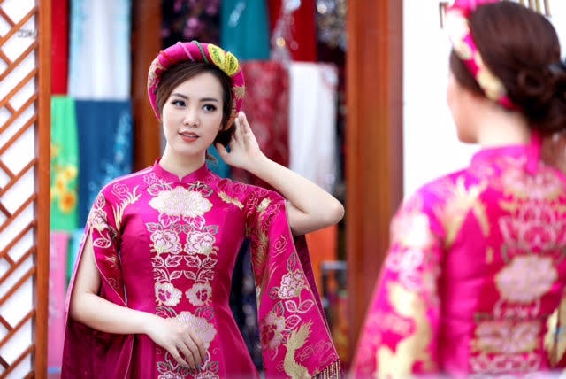 Thụy Vân đi chọn váy làm MC Hoa hậu Việt Nam 2016