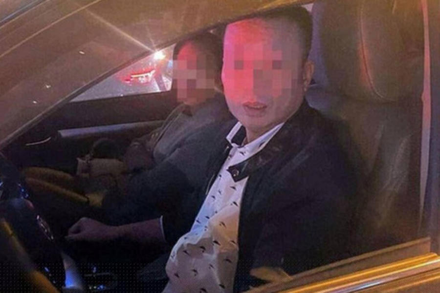 ình ảnh tài xế hành hung nam thanh niên.