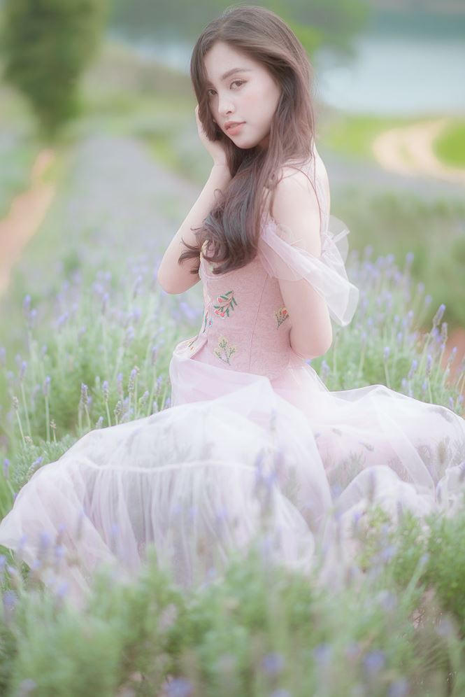 Sau chiến thắng lọt Top 5 dự án nhân ái xuất sắc tại Miss World, Hoa hậu Tiểu Vy thường xuyên xuất hiện trong các hoạt động thiện nguyện hướng đến sinh viên, phụ nữ.