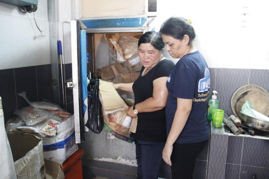 Khách hàng của bà Phương bao gồm nhà hàng, siêu thị, quán nhậu ở TP HCM.