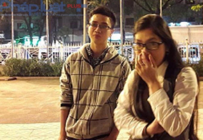 Lê Thị Tú Yên (sinh viên năm 3, Đại học Ngoại ngữ Huế), cho biết: "Hiện tại em đang học tại Huế, em thật sự sốc trước sự ra đi của Trần Lập. Là fan hâm mộ nên khi biết hôm nay sinh nhật ban nhạc Bức Tường và tưởng niệm Trần Lập nên em đã mua vé tàu ra Hà Nội gấp". Phóng viên Xuân Thái ghi từ hiện trường.