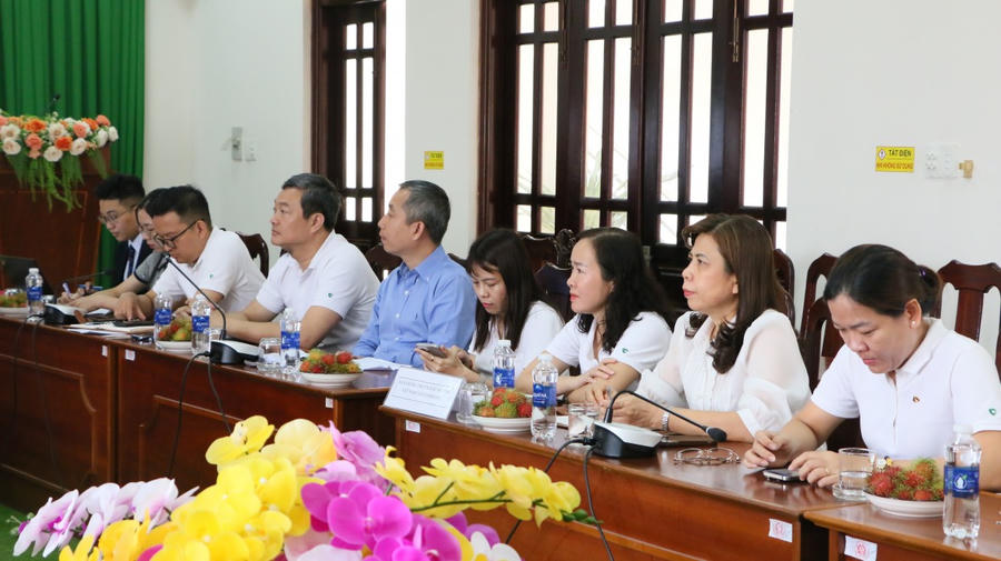 Đại diện các tổ chức tài chính, ngân hàng tham dự hội nghị