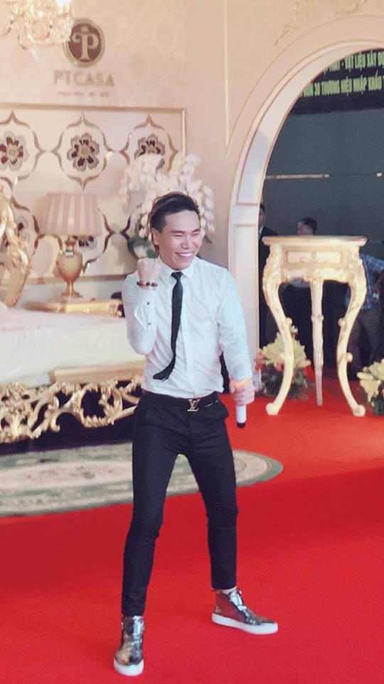 Ca sĩ Châu Việt Cường.