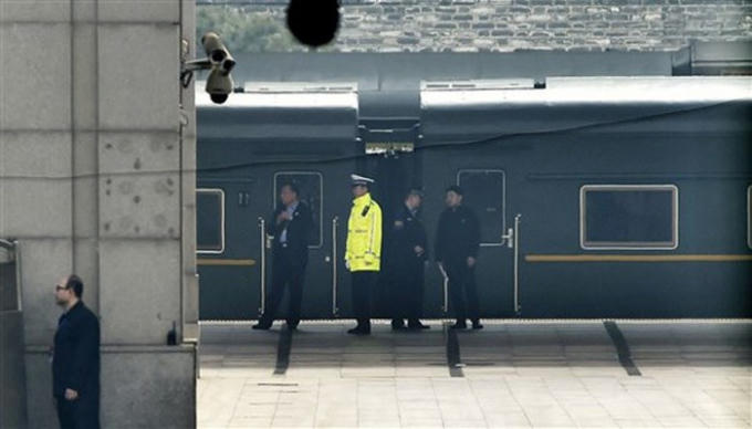 Hình ảnh đoàn tàu bọc thép chở ông Kim Jong-un được chụp ở thủ đô Bắc Kinh của Trung Quốc.