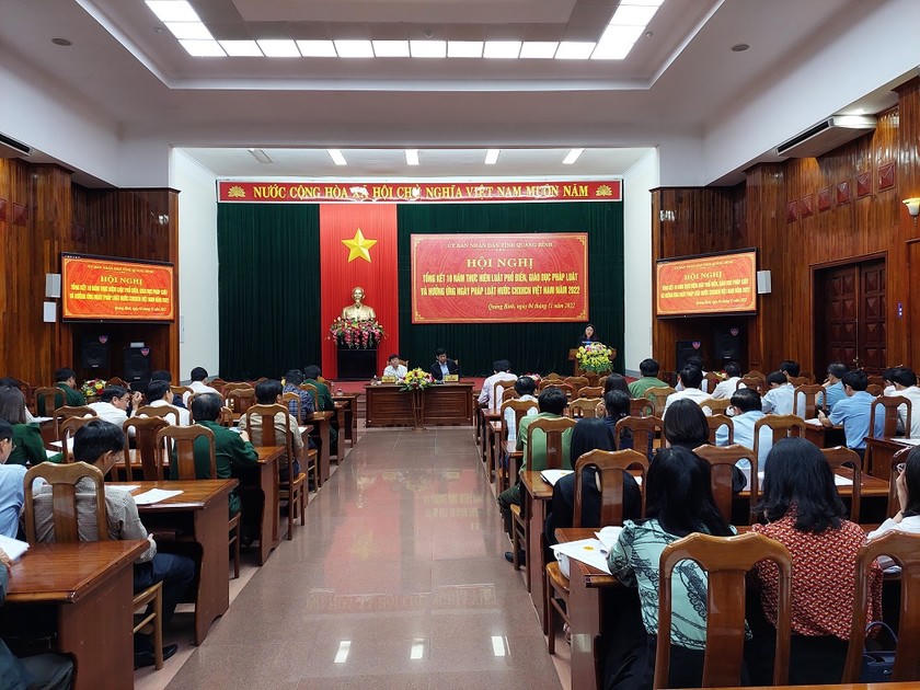 Các đại biểu tham luận tại hội nghị.