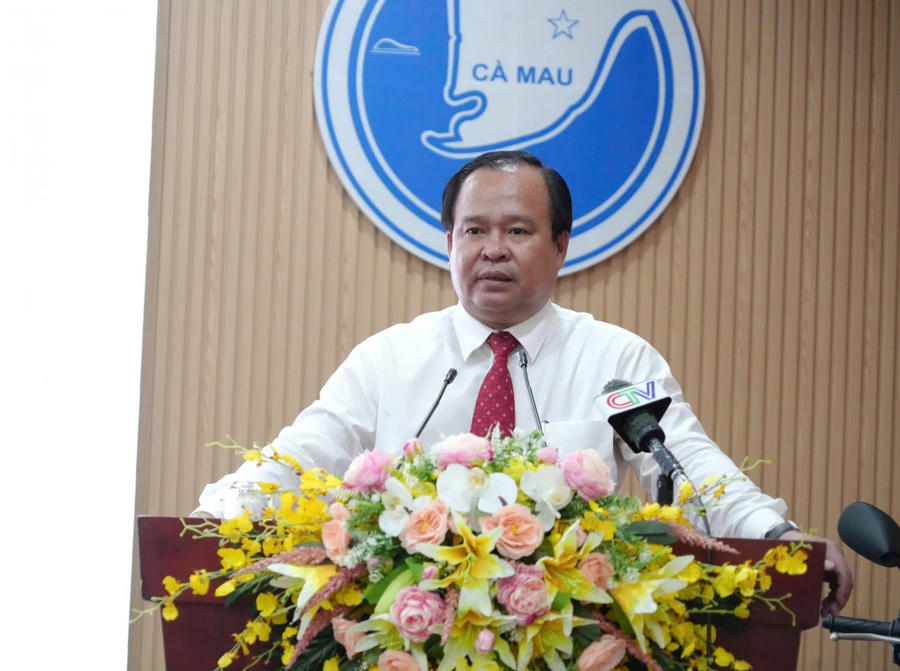 Ông Nguyễn Minh Luân – Ủy viên Ban Thường vụ Tỉnh ủy, Phó Chủ tịch UBND tỉnh Cà Mau, các em được tuyên dương hôm nay, như “những bông hoa sáng” trong vườn hoa tri thức của tỉnh.