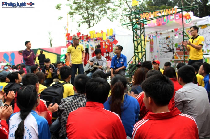 Hoạt động ở các trại diễn ra rất sôi nổi. (Ảnh: Đức Biên)