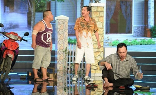 Nguy&ecirc;n Vũ &ldquo;hết thời&rdquo;, đi b&aacute;n kẹo k&eacute;o sống qua ng&agrave;y