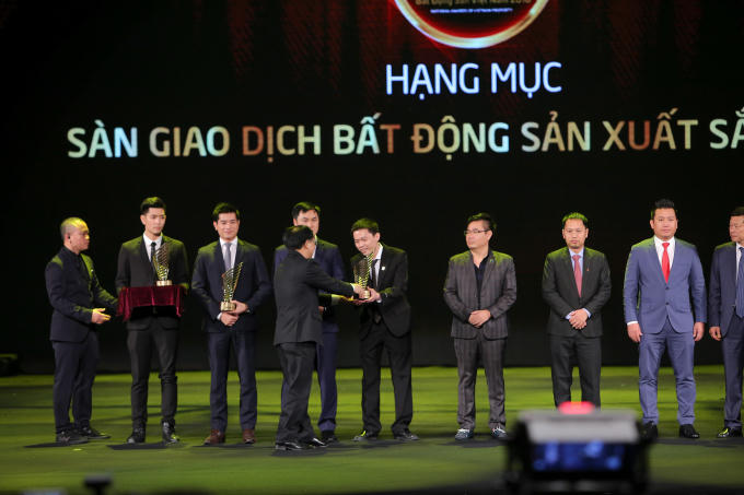 Giải thưởng hạng mục sàn giao dịch bất động sản xuất sắc nhất.