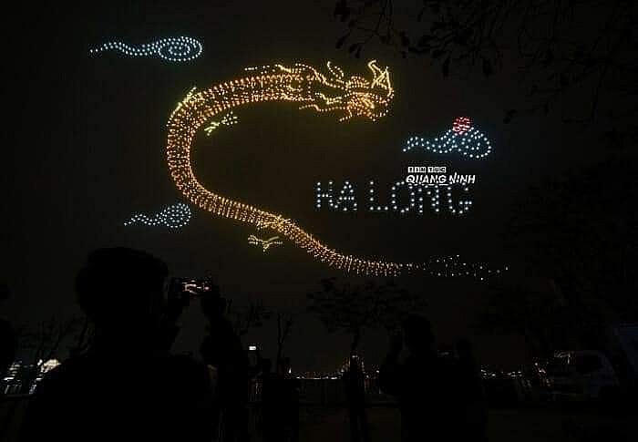 Carnaval Hạ Long 2024 dự kiến sẽ trình diễn ánh sáng bằng thiết bị không người lái (drone light). Ảnh: Minh họa