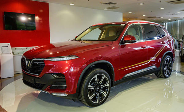 VinFast tặng 100% lệ phí trước bạ cho khách hàng.