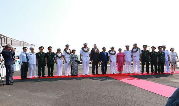 Lễ đón chính thức hạm đội tàu và thủy thủ đoàn Hải quân Hoa Kỳ tại cảng Tiên Sa