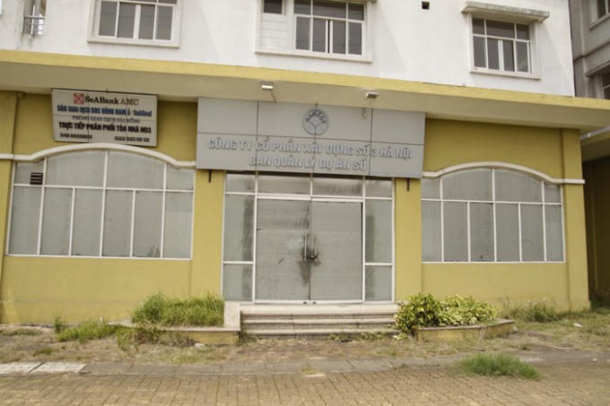 Sau 10 năm xây dựng, tòa nhà đã xuống cấp nghiêm trọng. (Ảnh: Kienthuc)