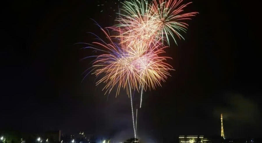 Bắn pháo hoa tầm cao đón chào năm mới tại Lâm Đồng. Ảnh: Báo Lâm Đồng