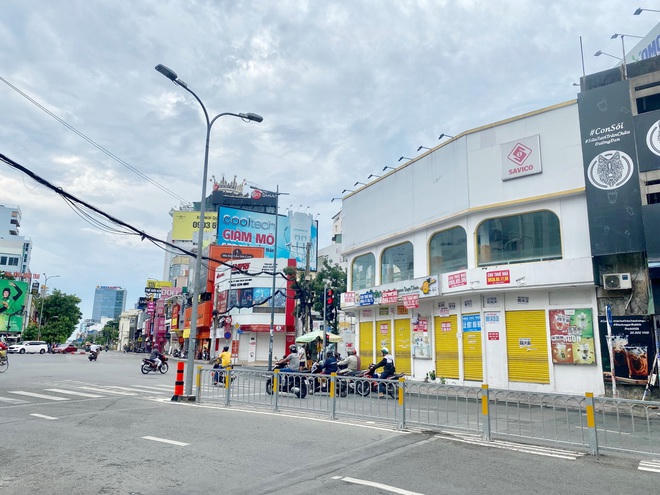 Mặt bằng nằm ngay ngã sáu Phù Đổng (quận 1) được chào thuê với giá hơn 500 triệu đồng/tháng nhưng suốt thời gian dài chưa có khách
