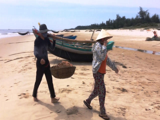 Nhiều ngư d&acirc;n thu được h&agrave;ng tấn ruốc những ng&agrave;y qua.