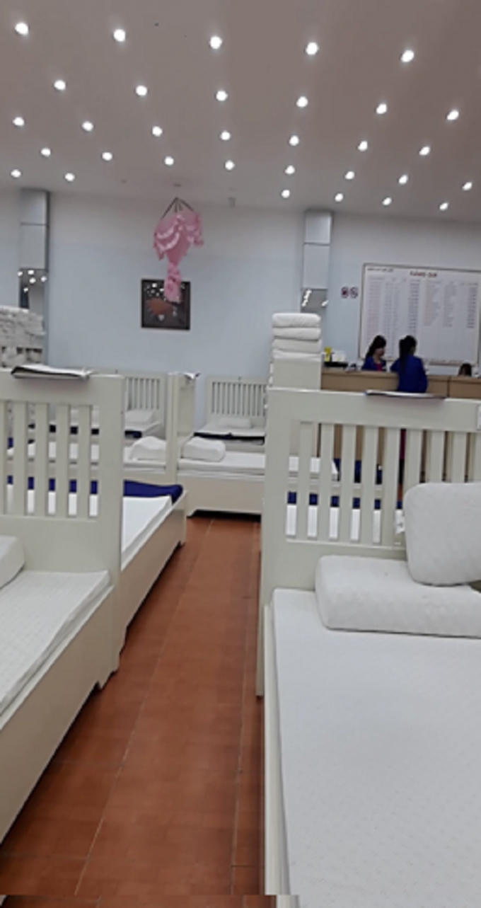 Hình ảnh sản phẩm bày bán bên trong của cửa hàng "Ngôi nhà mơ ước"