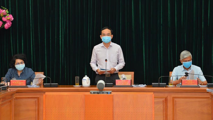 Phó Bí thư Thường trực Thành ủy TPHCM Trần Lưu Quang phát biểu tại hội nghị. Ảnh: VIỆT DŨNG