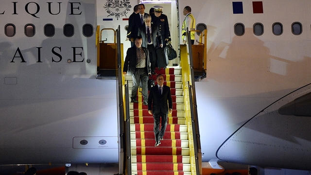 Tổng thống Hollande tới Hà Nội sáng ngày 6/9. (Ảnh: Mạnh Thắng)