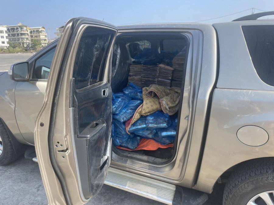 Số hàng hóa được phát hiện bên trong xe ô tô bán tải.